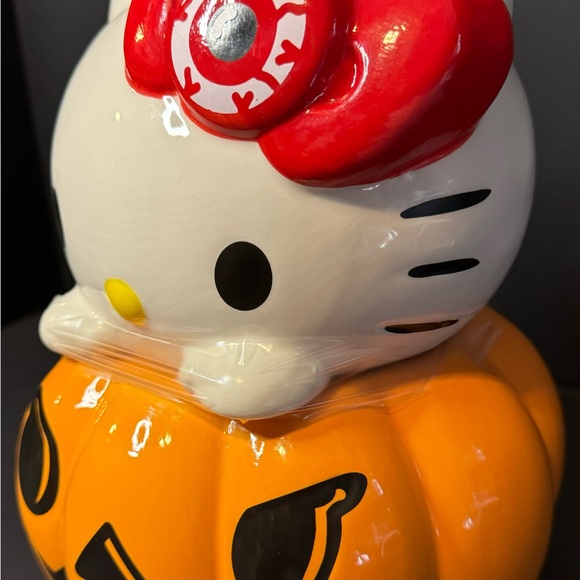 Halloween HELLO KITTY Ceramic PUMPKIN Bow/ Red Eye COOKIE JAR New 2024 - Picture 2 of 6